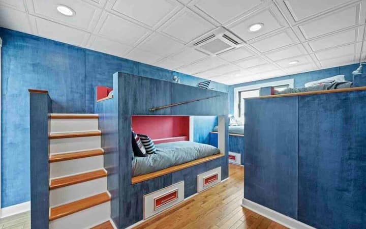 Casa principal, segundo piso,
5 camas individuales. 