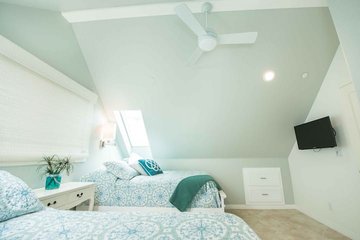Dormitorio del tercer piso, 2 camas completas/dobles con 1 cama nido doble.