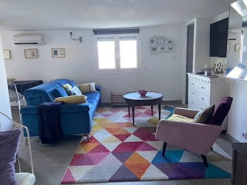 Annonce Airbnb populaire: Below a 2-bedroom waterfront villa à Lumio