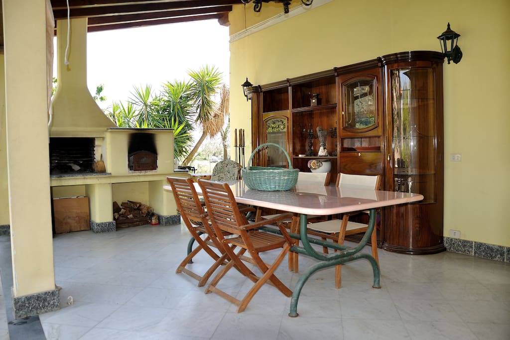 Veranda con forno a legna e barbeque