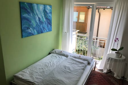 Cozy room in separate apartment incl breakfast