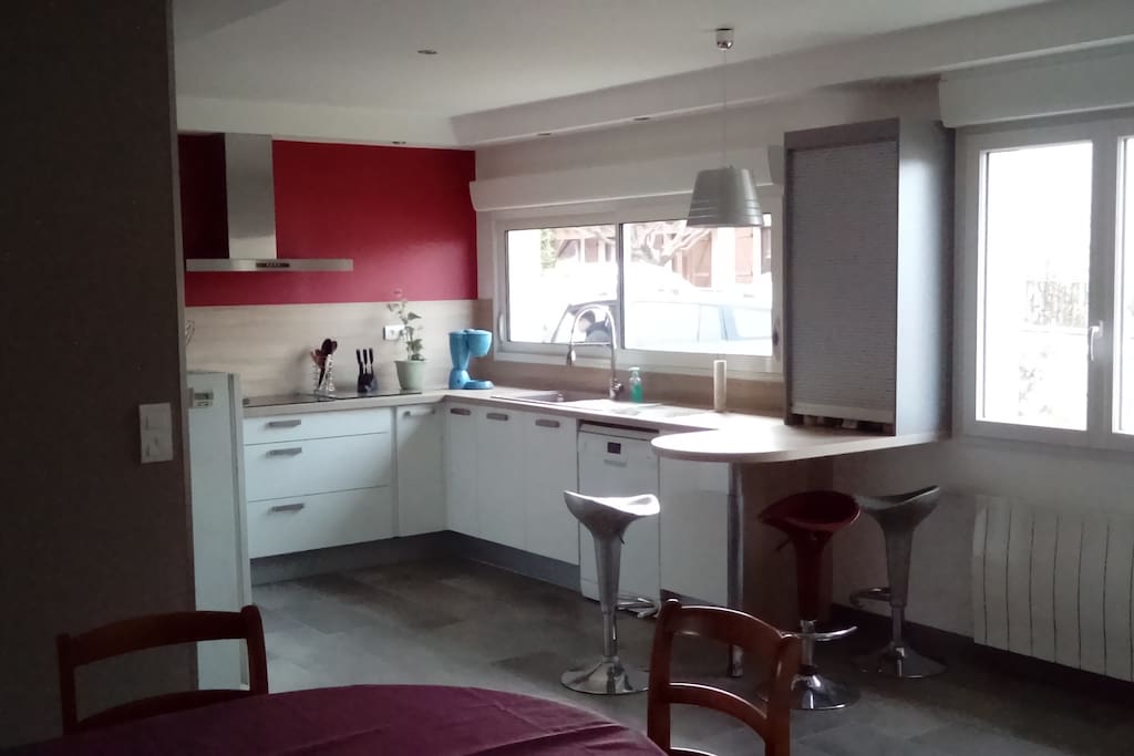 Cuisine de 15 m² entièrement refaite à neuve et toute équipée.