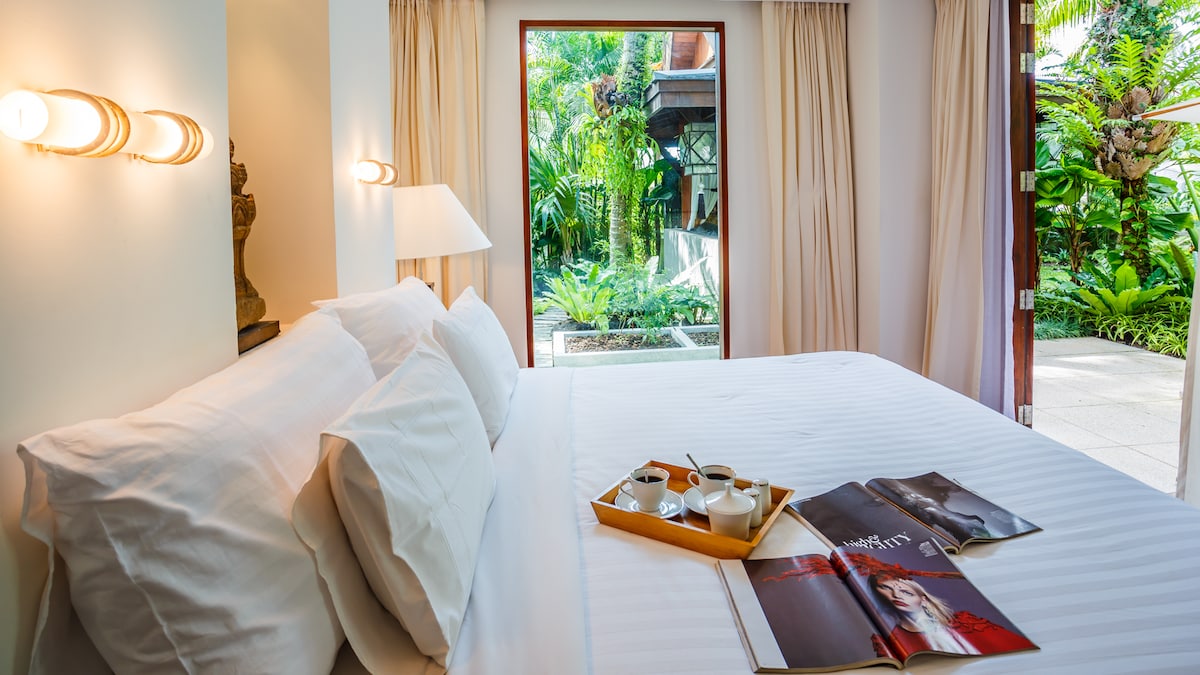 Chumba cha mgeni chenye jua 2 na bafu la chumbani lenye bafu.