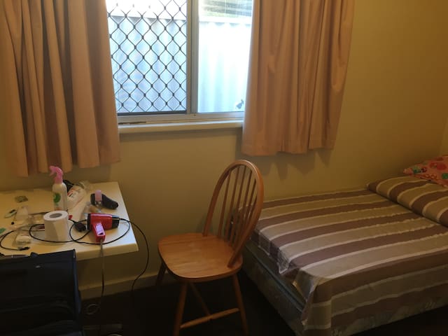 Uwa Room For Rent Crawley Uwa Room For Rent Crawley