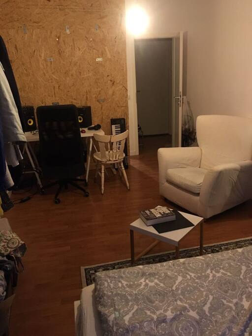 Mein Zimmer Richtung Tür