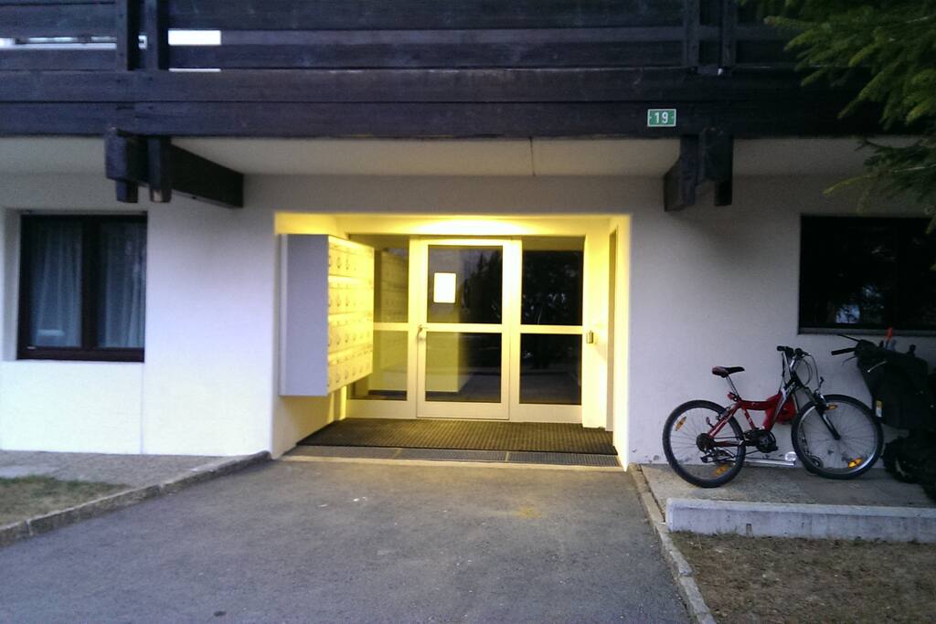 Amici Entrance
