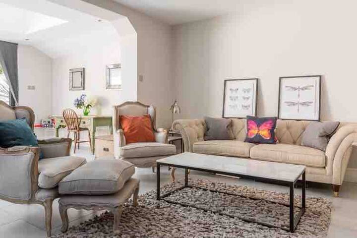 Whole house & parking, large 4 bedrooms