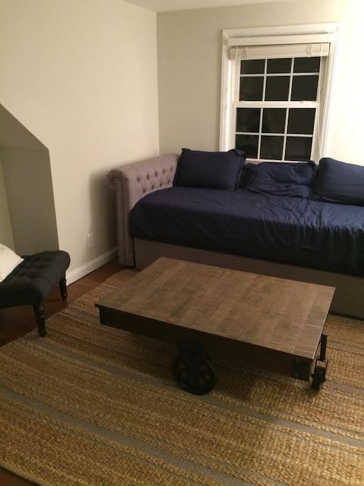 Single bed (with pull out twin trundle) in bedroom for rent