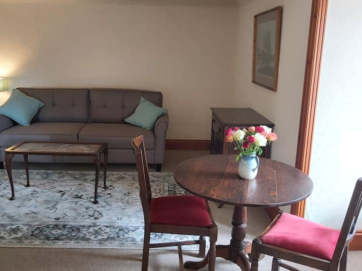 Robin's Nest Is A Quiet, Attic Flat In Ross-on-wye - Ross-on-Wye