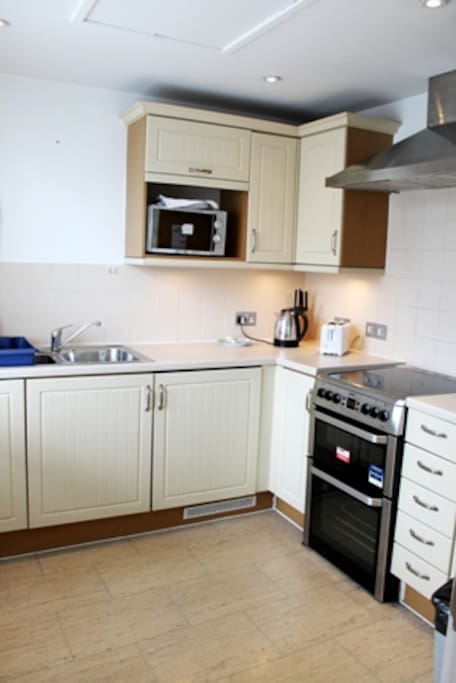 Please note that we have more than one apartment in this building. These pictures (showcasing more than just one studio flat) reflect the overall standards of these apartments.