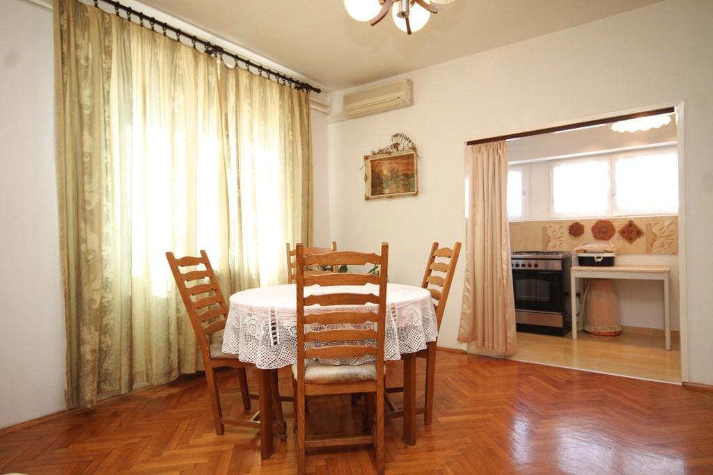 Dining room, Surface: 18 m²