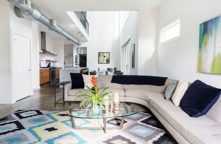 Upmarket Modern. Luxury rooftop house in the Gulch