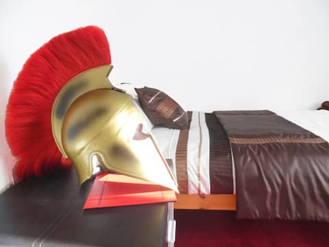 Very Popular! Cosy room: 20 mins from Centre.