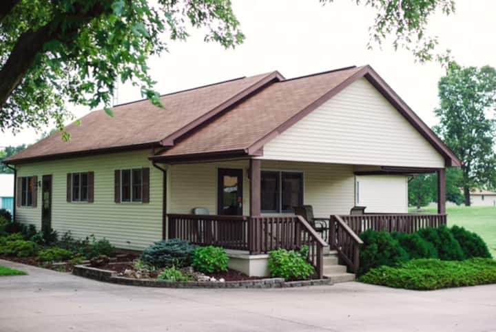 Spacious Home Near Vietnam Wall Memorial