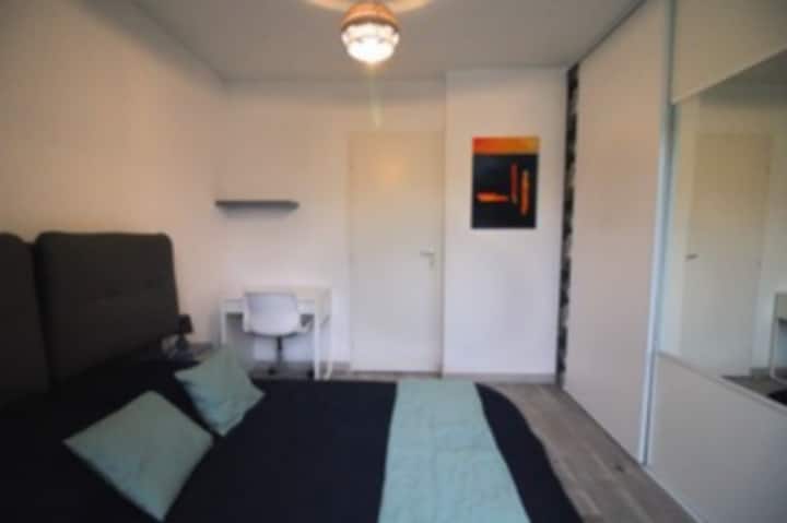 СПАЛНЯ 1 -  С БАЛКОН С ИЗГЛЕД КЪМ PISCINE -
