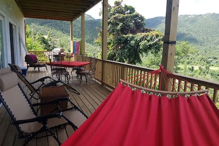 Sweet Escape!  45' deck with valley views