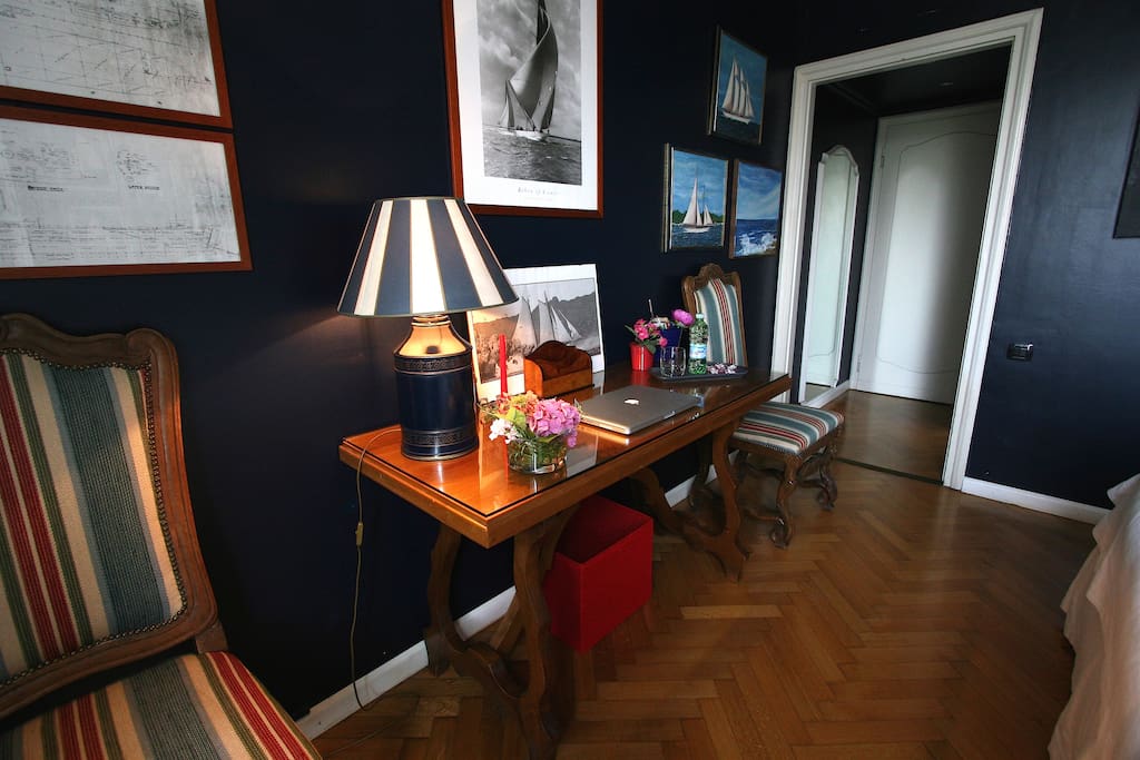 Quiet private Dark Blue Single Room with in Suite Bathroom