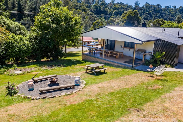 The Cure at Derby- entire front house- sleeps 18