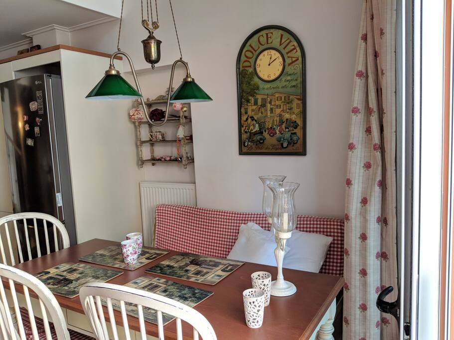 Kitchen lounge