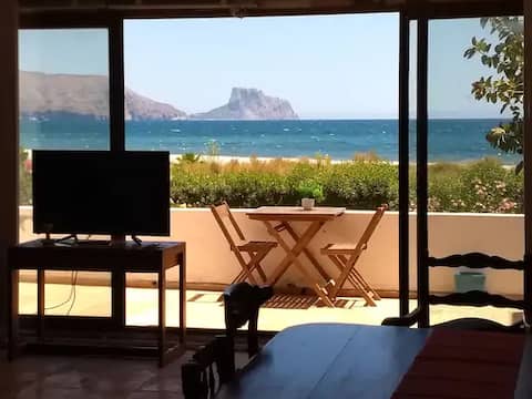 Right at the beach / pool / WIFI / parking