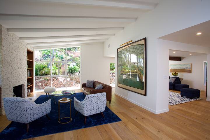 MidCentury Home in SM Canyon gallery image 3