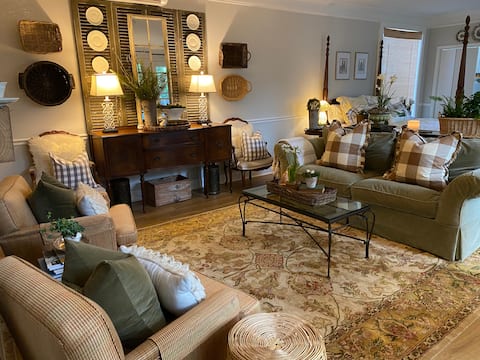 Successful Airbnb property: The Olive Bird Chalet in Central Gardens, Memphis in Central Gardens,