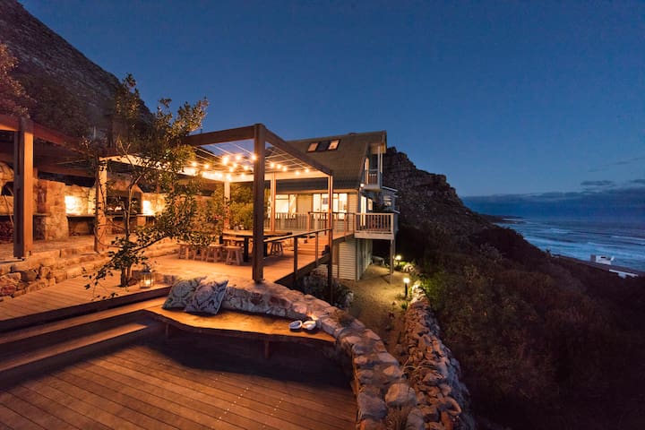 Romantic little hideway with stunning views