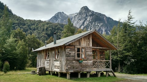 Coigüe Cabin (Fundo Los Avellanos, Chaitén)