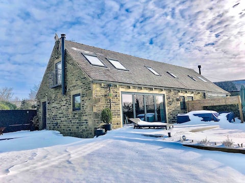 Luxury Cottage*Private Lake*Hot Tub*Animals*6-8ppl