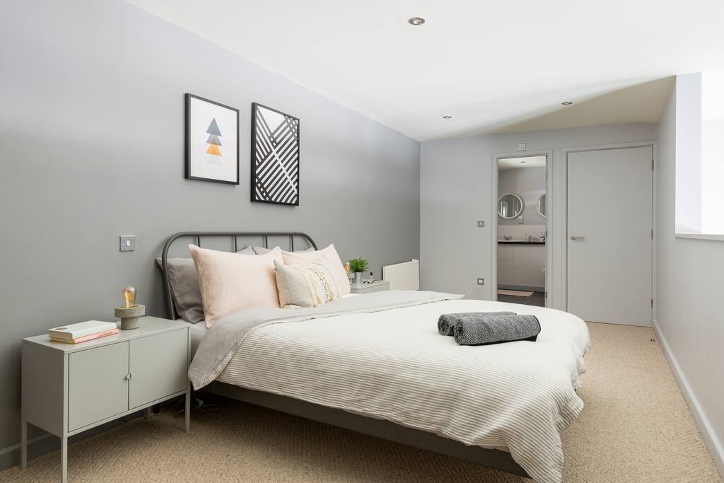 Master bedroom ensuite - mezz floor