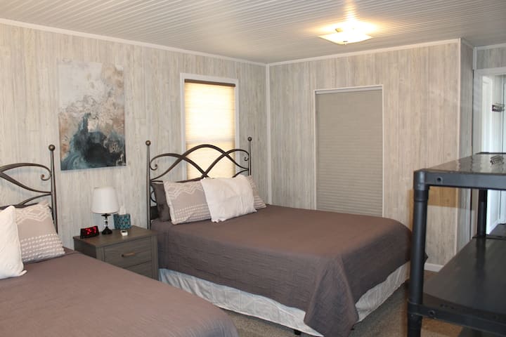 חדר שינה 2, 2 מיטות קווין סייז