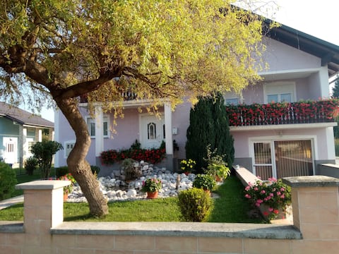 Popular Airbnb listing: Apartman Karmen in Grad Gospić