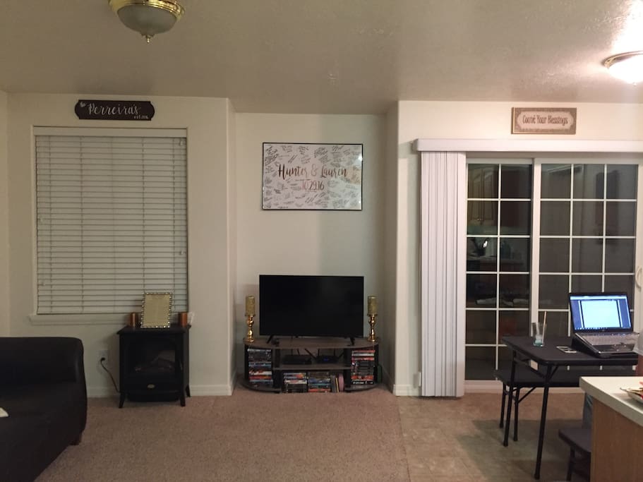 Cozy living room with Smart TV, Blue Ray Player, Cable, Free wifi through entire home