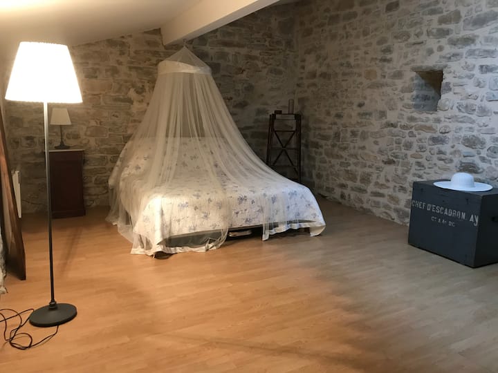 ห้องนอนพร้อมเตียง 160 หลัง