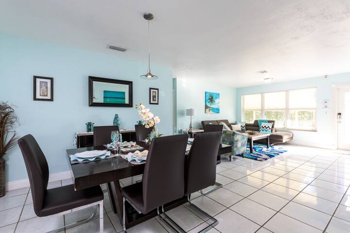 Large Pool Villa 5Br/3 bth sleeps 16+/BEACH/BBQ gallery image 5