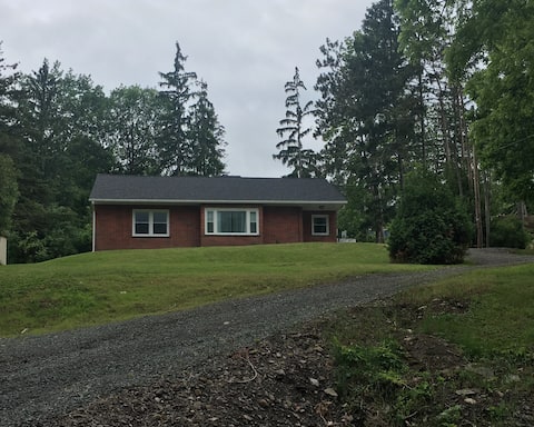 Watkins Glen ranch home with views of Seneca Lake
