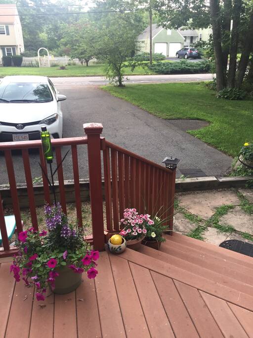 Parking for 6 cars no blocking ,relax on the large deck easy access from95 and only 15 minute walk to stadium all while avoiding Route 1 completely