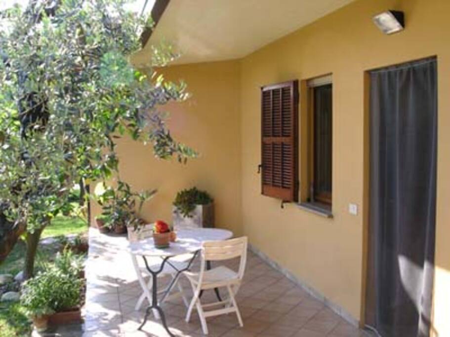 Ingresso con giardino