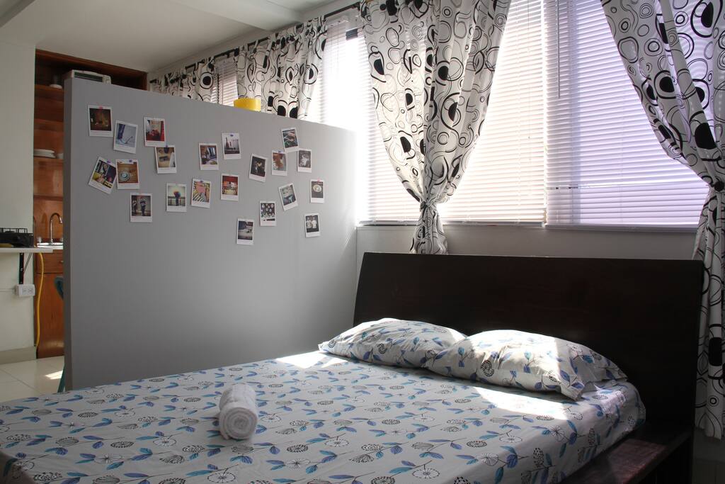 Loft studio with full equipped kitchenette, desk, double bed, private bathroom and table.
Roosevelt26.EscapeToCali.com