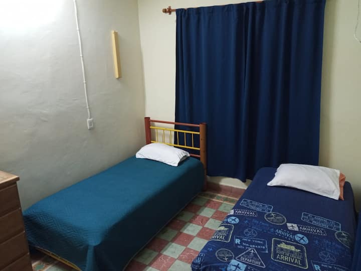 Habitación no. 3
Climatizada
2 camas Individuales 
