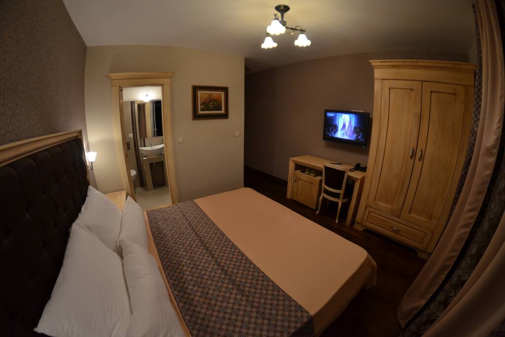 City Room 1