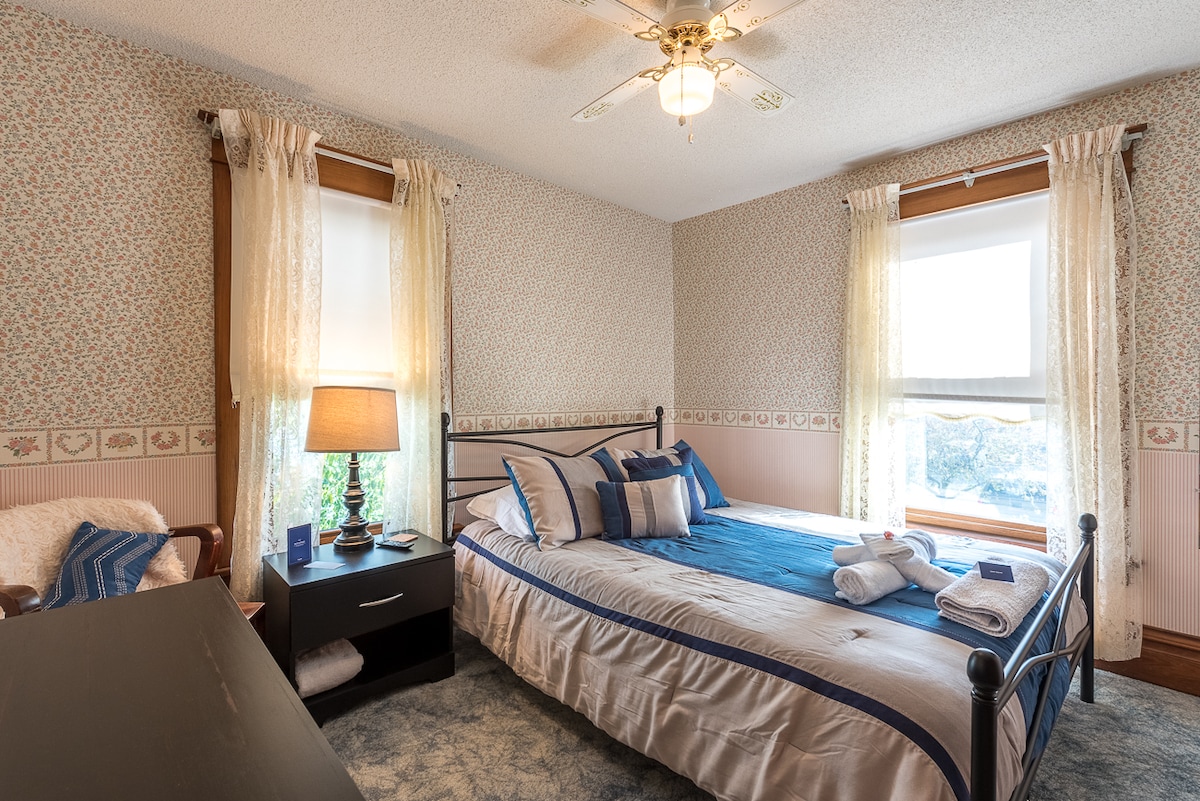 Luke's Birds Eye View Room