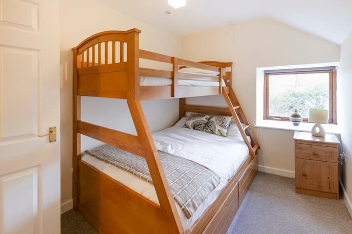 Habitación triple con literas