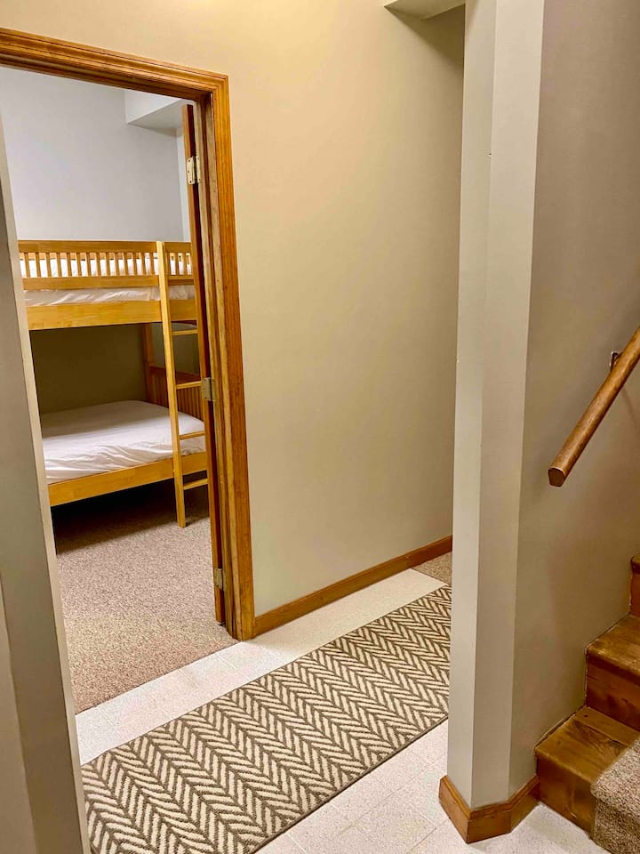 Vista dall'atrio anteriore in due letti a castello/camera lupo