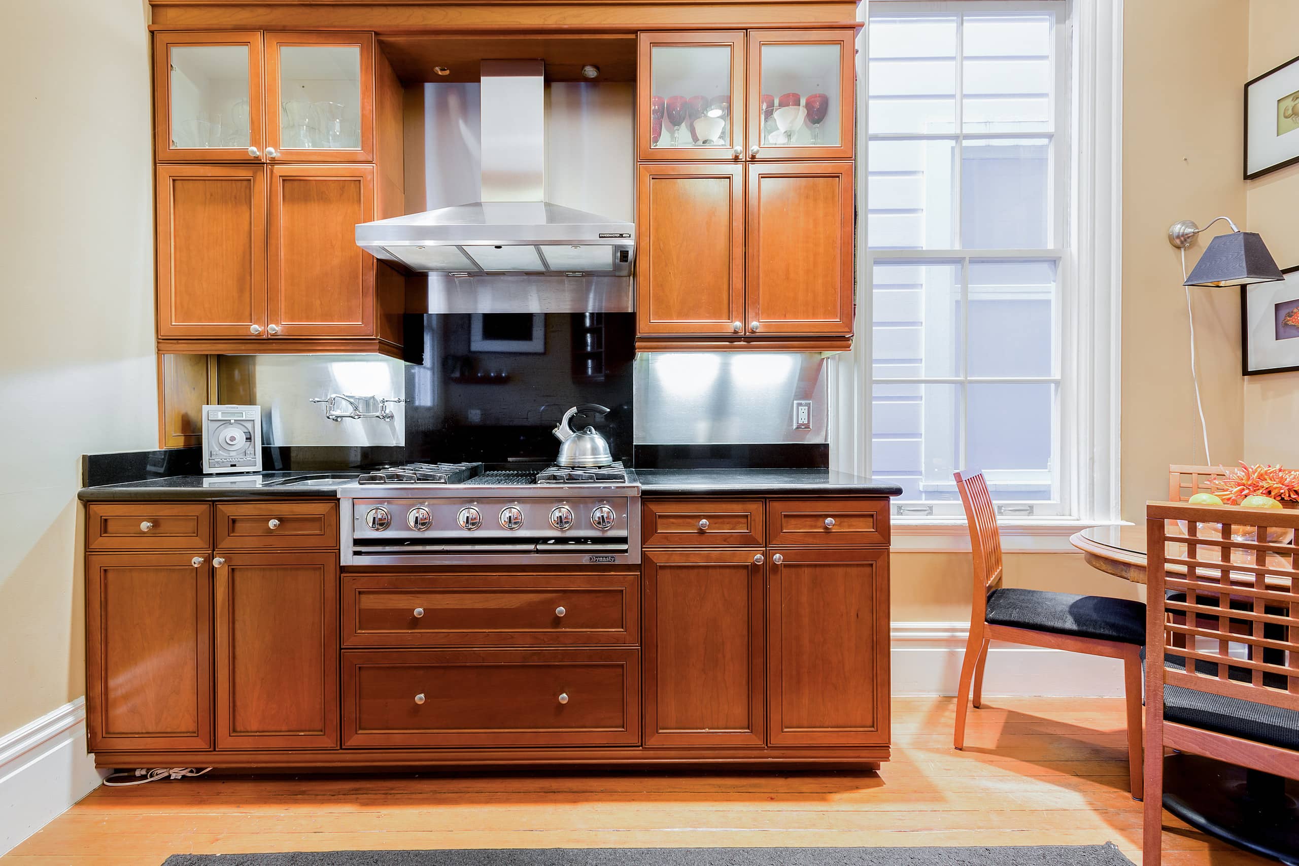 Home in San Francisco · ★4.85 · 4 bedrooms · 4 beds · 2 baths - Image 6
