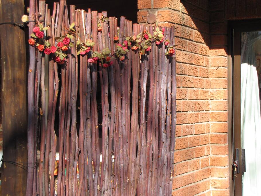 Décor at entrance