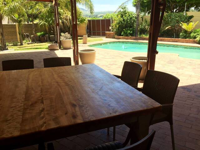 De Bron Family Home gallery image 2