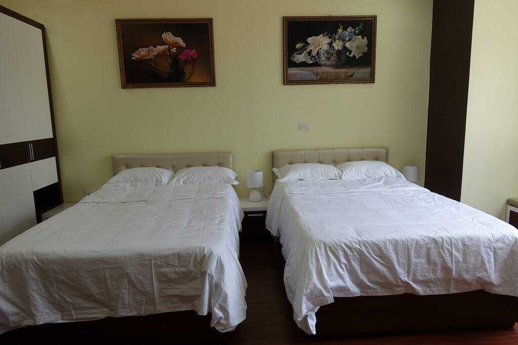 Sunflower Room - 2 double beds