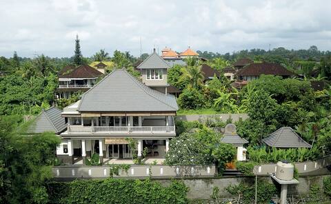 Villa with the Views – "Rumah Putih"