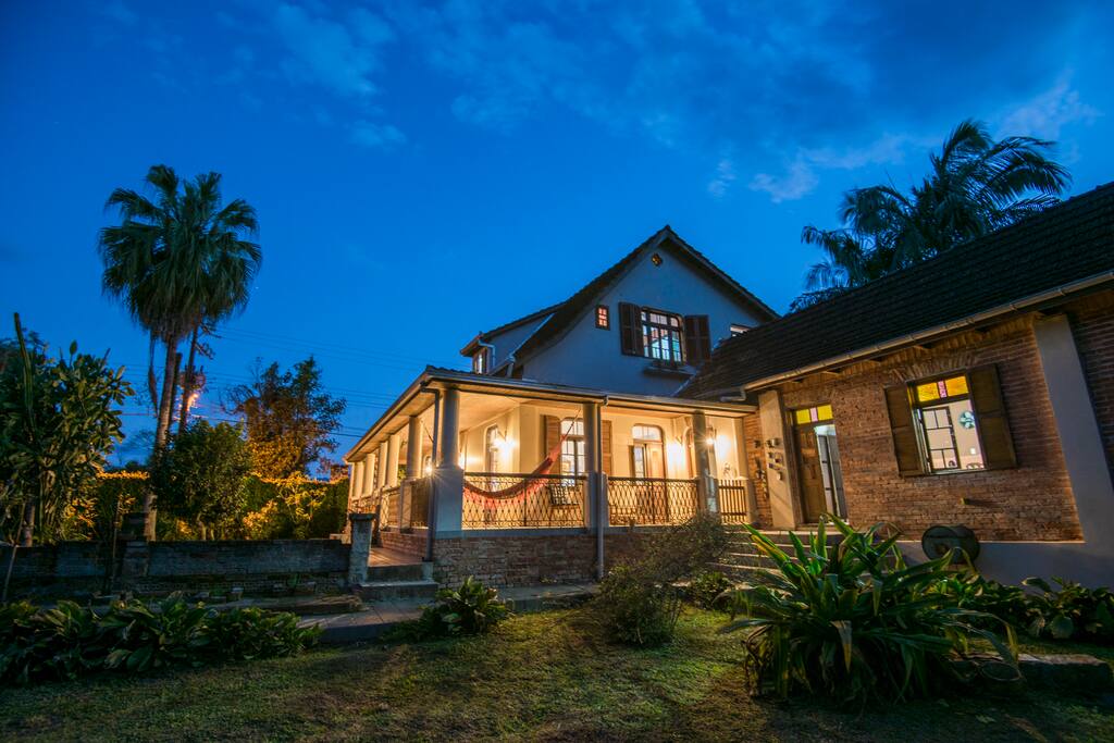 Casa da Estação - visão do jardim (Foto: Daniel Chiacos)